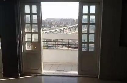 Apartment - 4 Bedrooms - 2 Bathrooms for sale in Zakaria Othman St. - 8th Zone - Nasr City - Cairo
