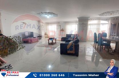 Apartment - 5 Bedrooms - 3 Bathrooms for sale in Mohamed Bahaa Al Din Al Ghouri St. - Smouha - Hay Sharq - Alexandria