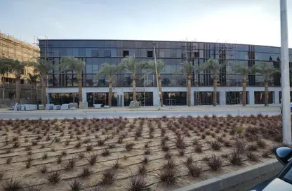 Office Space - Studio - 1 Bathroom for sale in Lake View Residence - 5th Settlement Compounds - The 5th Settlement - New Cairo City - Cairo