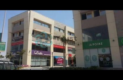 محل تجاري - استوديو - 2 حمامات للبيع في شارع الشباب - الحي السابع عشر - الشيخ زايد - الجيزة