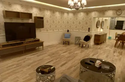 Apartment - 2 Bedrooms - 2 Bathrooms for rent in Cornish El Nile St. - Maadi - Hay El Maadi - Cairo