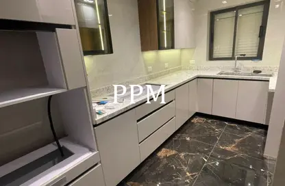 Apartment - 3 Bedrooms - 4 Bathrooms for rent in Lake View Residence - 5th Settlement Compounds - The 5th Settlement - New Cairo City - Cairo