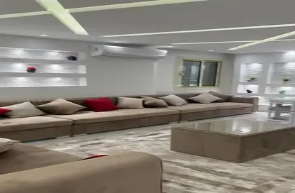 شقة - 3 غرف نوم - 2 حمامات للبيع في ميدان مصطفي محمود - المهندسين - الجيزة