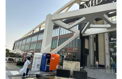 محل تجاري - استوديو - 1 حمام للايجار في ميدتاون - المستثمرين الجنوبية - مدينة القاهرة الجديدة - القاهرة