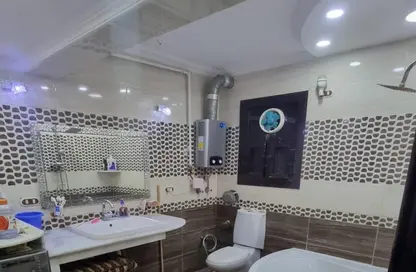 Apartment - 3 Bedrooms - 2 Bathrooms for sale in Riad Shams St. - 8th Zone - Nasr City - Cairo