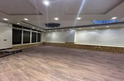 Office Space - Studio - 3 Bathrooms for rent in Al Shouyfat St. - District 1 - The 5th Settlement - New Cairo City - Cairo