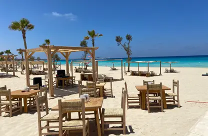 شاليه - 3 غرف نوم - 4 حمامات للبيع في رملة ليك سايد - قسم الضبعة - الساحل الشمالي