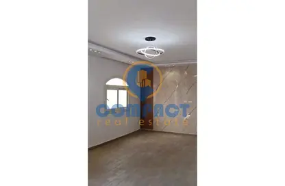 شقة - 3 غرف نوم - 2 حمامات للبيع في المستثمر الصغير - الحي العاشر - الشيخ زايد - الجيزة
