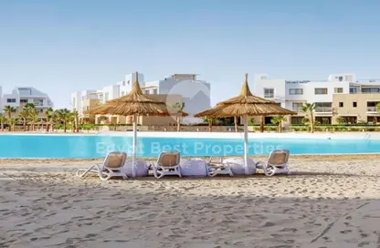 Chalet - 2 Bedrooms - 3 Bathrooms for sale in Swan Lake Gouna - El Gouna - Hurghada - Red Sea