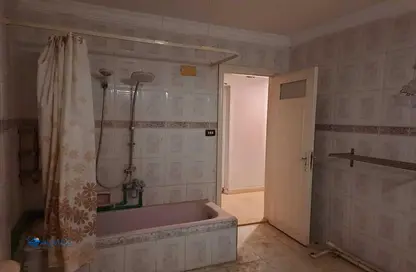 شقة - 3 غرف نوم - 2 حمامات للايجار في شارع عبد الحميد عوض - المنطقة السادسة - مدينة نصر - القاهرة