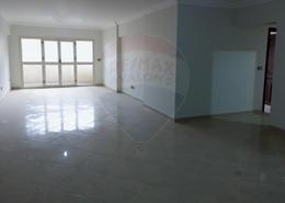 Apartment - 3 bedrooms - 1 bathroom for للايجار in Smouha Square - Smouha - Hay Sharq - Alexandria