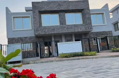 Villa - 4 Bedrooms - 4 Bathrooms for sale in Sun Capital - Fayoum Desert road - 6 October City - Giza