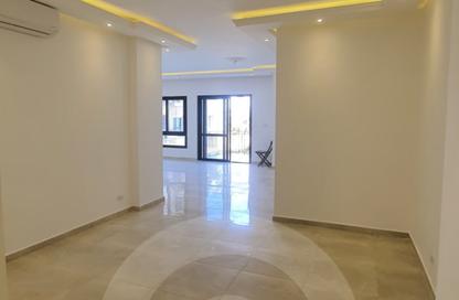 شقة - 3 غرف نوم - 3 حمامات للايجار في ذا كورت ياردز - كمبوندات الشيخ زايد - الشيخ زايد - الجيزة