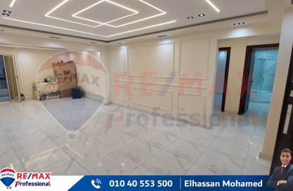 Apartment - 2 Bedrooms - 1 Bathroom for sale in Gamal Abdel Nasser Road - El Asafra Bahary - Asafra - Hay Than El Montazah - Alexandria
