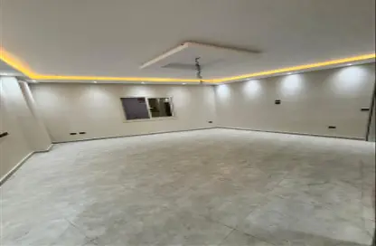 Apartment - 2 Bedrooms - 1 Bathroom for sale in Abou El Houl - New Cairo City - Cairo