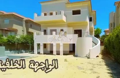 فيلا - 6 غرف نوم - 7 حمامات للبيع في مون فالي - المستثمرين الجنوبية - مدينة القاهرة الجديدة - القاهرة