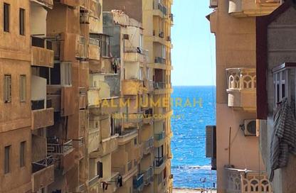 Apartment - 3 Bedrooms - 1 Bathroom for sale in Khaled Ibn Al Walid St. - Miami - Hay Awal El Montazah - Alexandria