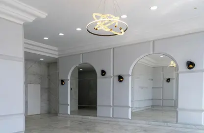 Office Space - Studio - 3 Bathrooms for rent in Rayhanah Plaza - Zahraa El Maadi - Hay El Maadi - Cairo