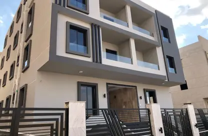 Apartment - 3 Bedrooms - 2 Bathrooms for sale in Green Residence 1 - 7th District - Sheikh Zayed City - Giza