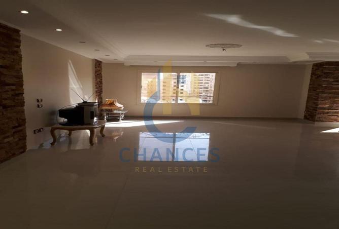 8183742 - Property Image 2