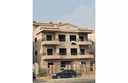 شقة - 3 غرف نوم - 3 حمامات للبيع في منطقة النوادي - مدينة الشروق - القاهرة