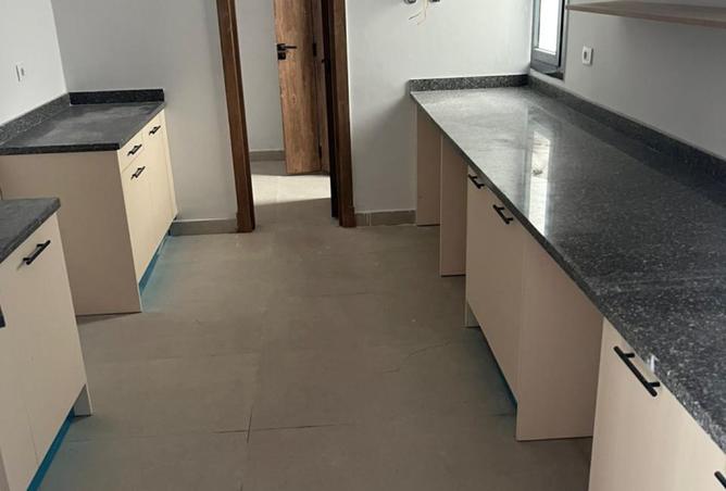 8033417 - Property Image 3