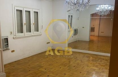 شقة - 3 غرف نوم - 2 حمامات للبيع في شارع فريد شوقي - العجوزة - الجيزة