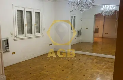 شقة - 3 غرف نوم - 2 حمامات للبيع في شارع فريد شوقي - العجوزة - الجيزة