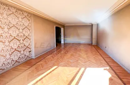 شقة - 3 غرف نوم - 3 حمامات للايجار في كفر عبده - رشدي - حي شرق - الاسكندرية