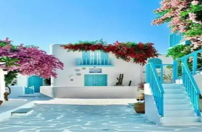 Chalet - 2 Bedrooms - 2 Bathrooms for sale in Mountain View - Ras Al Hekma - North Coast