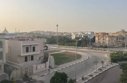 سطح - 6 غرف نوم - 4 حمامات للبيع في المجاورة الثانية - الحي الثالث شرق - مدينة الشروق - القاهرة