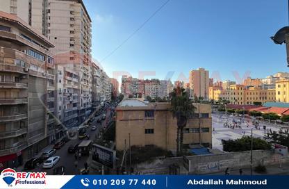 شقة - 3 غرف نوم - 2 حمامات للبيع في شارع الاقبال - لوران - حي شرق - الاسكندرية