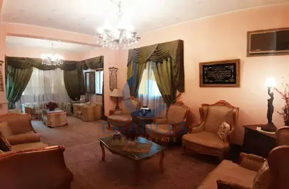 Apartment - 5 Bedrooms - 2 Bathrooms for sale in Street 152 - Maadi - Hay El Maadi - Cairo