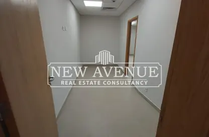 Clinic - Studio - 2 Bathrooms for rent in Beverly Hills Road - 17th District - Sheikh Zayed City - Giza