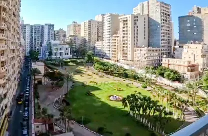 شقة - 3 غرف نوم - 3 حمامات للبيع في سابا باشا - حي شرق - الاسكندرية