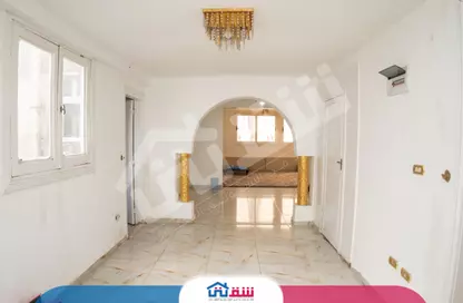 Apartment - 5 Bedrooms - 3 Bathrooms for sale in Al Geish Road - Azarita - Hay Wasat - Alexandria