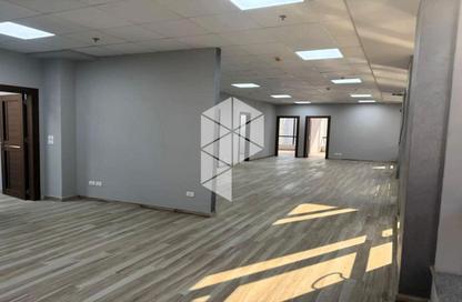 Clinic - Studio - 3 Bathrooms for rent in Akhnaton St. - District 5 - The 5th Settlement - New Cairo City - Cairo