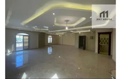 شقة - 3 غرف نوم - 2 حمامات للايجار في طريق بيفرلي هيلز - الحي السابع عشر - الشيخ زايد - الجيزة
