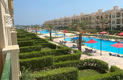 Chalet - 2 Bedrooms - 2 Bathrooms for sale in Lasirena Palm Beach - Al Ain Al Sokhna - Suez