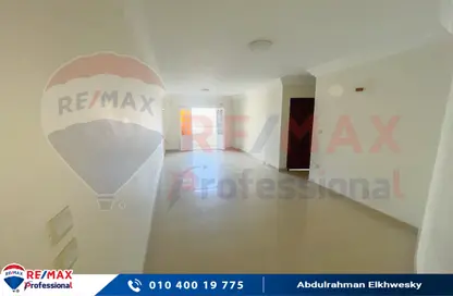 Apartment - 3 Bedrooms - 2 Bathrooms for rent in Al Shaheed Kamal Eldin Salah St. - Smouha - Hay Sharq - Alexandria