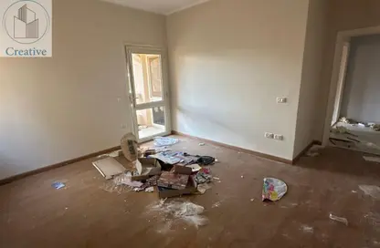 Apartment - 3 Bedrooms - 2 Bathrooms for sale in Service Road - Ganoob El Acadimia - New Cairo City - Cairo