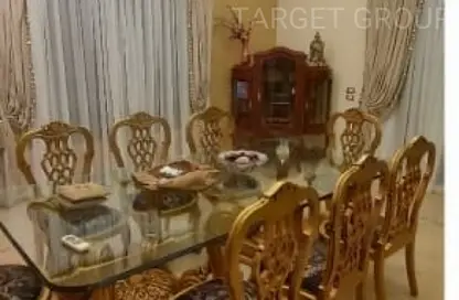 فيلا - 4 غرف نوم - 2 حمامات للايجار في محور العروبة - المنطقة أ - حى جنوب الاكايمية - مدينة القاهرة الجديدة - القاهرة