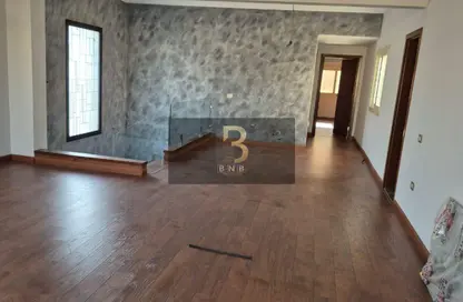دوبلكس - 3 غرف نوم - 4 حمامات للايجار في المنطقة ب - حى جنوب الاكايمية - مدينة القاهرة الجديدة - القاهرة