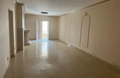 Apartment - 2 Bedrooms - 1 Bathroom for sale in Street 9 - Al Hadaba Al Olya - Mokattam - Cairo