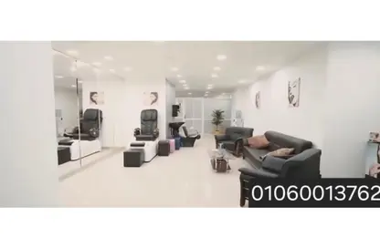 Shop - Studio - 1 Bathroom for sale in Zahraa El Maadi - Hay El Maadi - Cairo