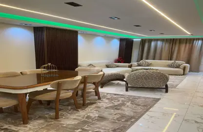 شقة - 3 غرف نوم - 2 حمامات للايجار في شارع عباس العقاد - المنطقة الأولى - مدينة نصر - القاهرة