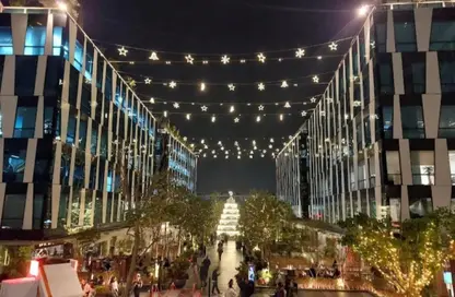 مساحات مكتبية - استوديو - 2 حمامات للبيع في بارك ستريت - محور 26 يوليو - الشيخ زايد - الجيزة