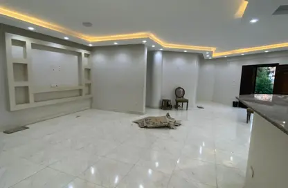 Apartment - 3 Bedrooms - 2 Bathrooms for rent in Street 16 - 11th District - Sheikh Zayed City - Giza