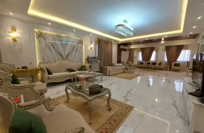 شقة - 3 غرف نوم - 2 حمامات للبيع في شارع عبد الحميد لطفي - المهندسين - الجيزة