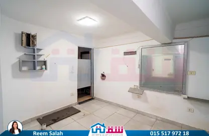 محل تجاري - استوديو - 2 حمامات للبيع في زيزينيا - حي شرق - الاسكندرية